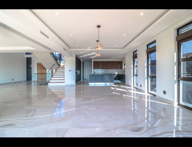 6 BEDROOM HOUSE FOR SALE IN IZINGA
